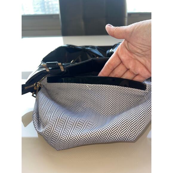 Medium Size Geometric Design Black - Picture 13 of 16